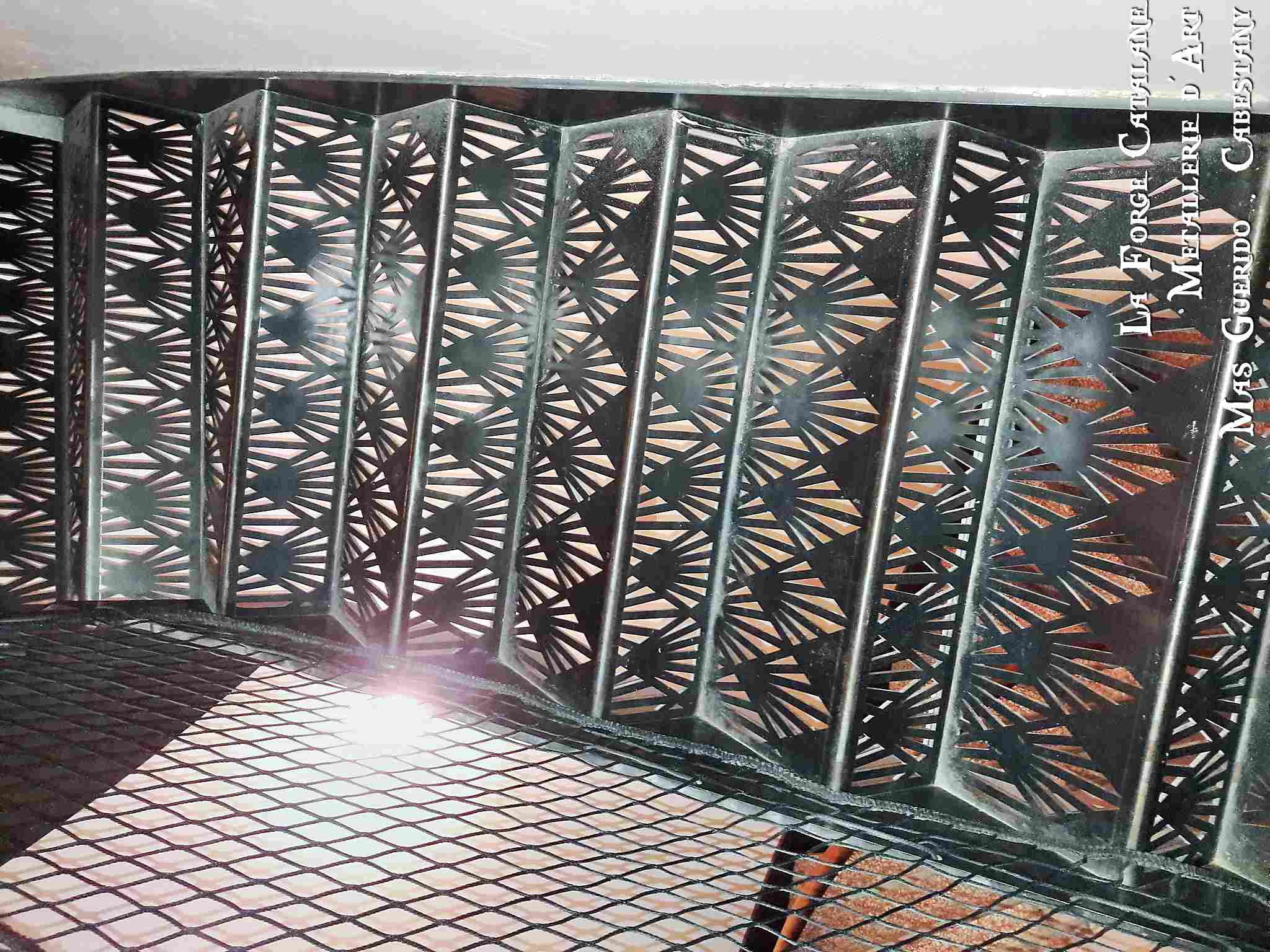 Forge Catalane escalier double limon decoupe laser art deco forge catalane 8.jpg